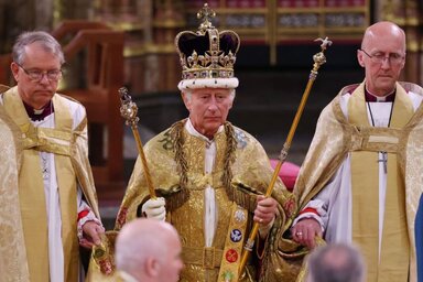 III. Károly teljes királyi pompában a koronázás után (Fotó: WPA Pool/Getty Images)