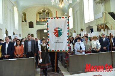 U pripremi za blagoslov zastave manifestacija „Đenđešbokreta” i „Durindo” (Foto: Edvard Molnar)