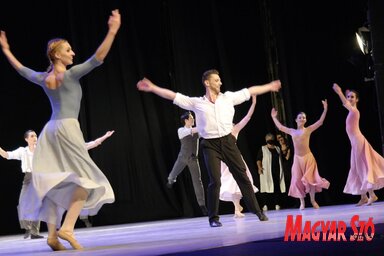 A Zorba, a görög c. táncjáték egyik jelenete (Fotó: Bozsoki Valéria)