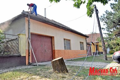 Hétfőn délutánra kijavították a tetőkárokat (Fotó: Gergely Árpád)