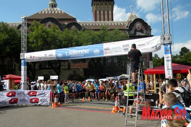 Csaknem ötszáz versenyző rajtolt el az első szabadkai félmaratonon (Benedek Miklós felvétele)