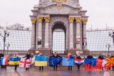 YEPP-tagok a kijevi Függetlenség téren (kép: youthepp.eu)