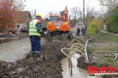 A vízvezeték-hálózat gyakori csőtörései okozzák a legtöbb gondot a csatornázóknak (Góbor Béla felvétele)