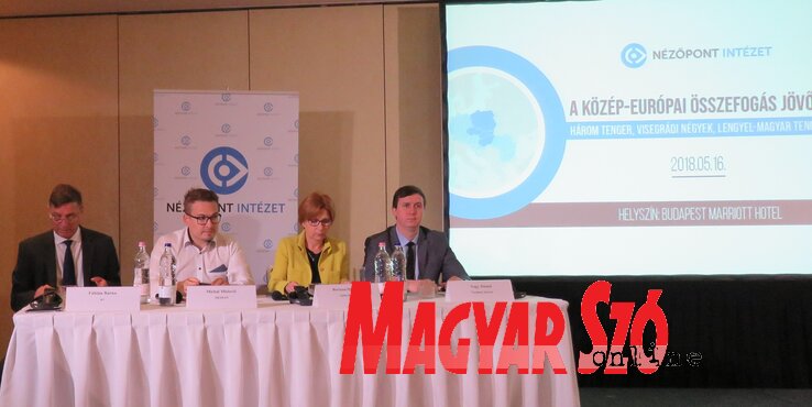 A közép-európai véleményeket taglaló panel résztvevői (Varjú Márta felvétele)