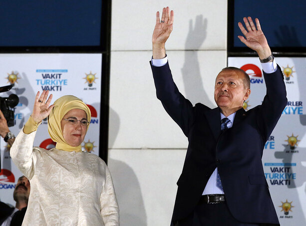 Recep Tayyip Erdogan és felesége Emine a győzelem éjszkáján (Fotó: Beta/AP)