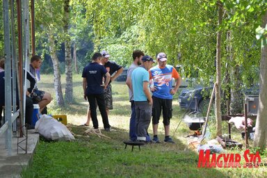 Rotyog a paprikás és sül a bárány (Lakatos János felvétele)