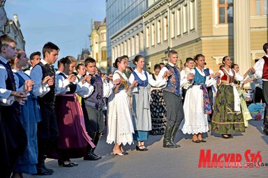 Körtánc a város főterén (Fotó: Gergely Árpád)