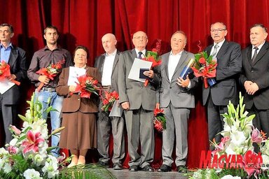 A községi képviselő-testület díszülésén Pastyik László irodalomtörténész és Julian Rac, a VSKMK igazgatója részesültek Pro Urbe díjban. Kiemelkedő munkájáért plakettet vehetett át a topolyai Gazdakör, dr. Hovány Lajos vízépítő mérnök és Szeverics Franciska művelődési és emberbaráti aktivista. Köszönőlevelet kapott Kósa Lajos és Mirko Spasojević a civil élet és a mezőgazdasági élet terén végzett tevékenységéért, valamint Kospenda József a topolyai polgárokért végzett humanitárius munkájáért