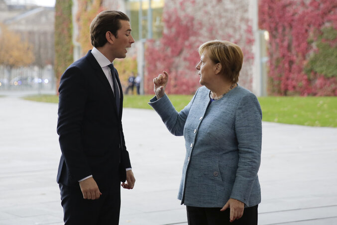 Vitatkozik a két kancellár. Sebastian Kurz és Angela Merkel a keddi berlini Afrika-csúcson (fotó: AP/Beta)