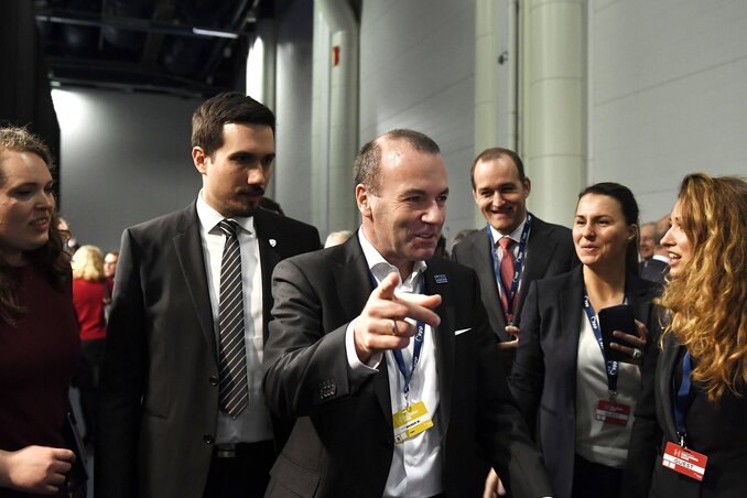 Manfred Weber megérkezik a kongresszusra (fotó: MTI)