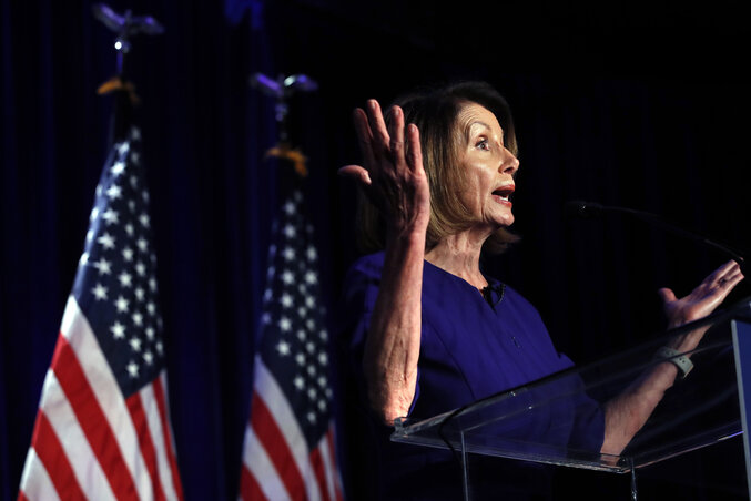 A házelnöki poszt várományosa, Nancy Pelosi a washingtoni Hyatt Regency szállodában összesereglett támogatóihoz szól (fotó: AP/Beta)