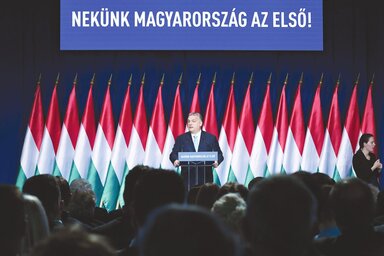 Orbán Viktor évértékelő beszédét mondja a budapesti Várkert Bazárban (Fotó:MTI)