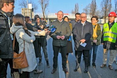 Az utat Milan Đurić polgármester és Goran Vesić közlekedésügyi miniszter nyitotta meg (Fotó: Nenad Mihajlović felvétele)