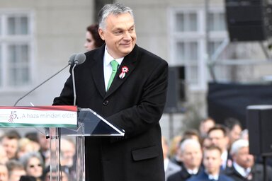 Orbán Viktor magyar miniszterelnök az 1848/49-es forradalom és szabadságharc emléknapja alkalmából tartott állami ünnepségen a Múzeumkertben (Fotó: MTI/Máthé Zoltán)