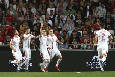 Tadić gólja értékes pontot jelentett Szerbiának (Fotó: Beta/AP)