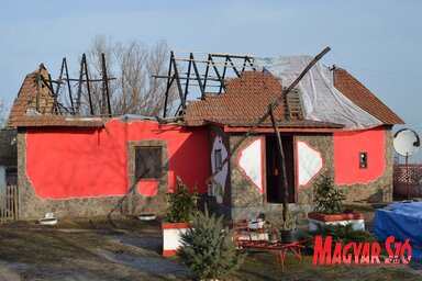 A tűzben a tetőszerkezet teljes egészében tönkrement (Lakatos János felvétele)