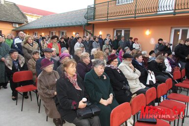 Szabadtéren is „telt házas” volt az ünnepség (Fotó. Fekete J. József)