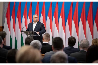 Orbán Viktor hétfőn misszióvezetői értekezletet tartott, melyen a nagyköveteknek eligazítást tartott a háború, az infláció, valamint a migráció veszélyeivel fémjelzett idei év feladatairól (