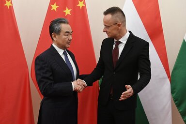 Vang Ji és Szijjártó Péter (Fotó: MTI)