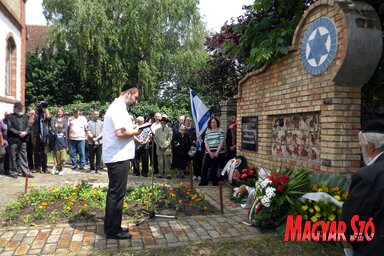 Közös imádkozás Kovács Róbert vezetésével (Benedek Miklós felvétele)