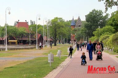 A szombati kellemes időjárást igyekeztek kihasználni a polgárok (Benedek Miklós felvétele)