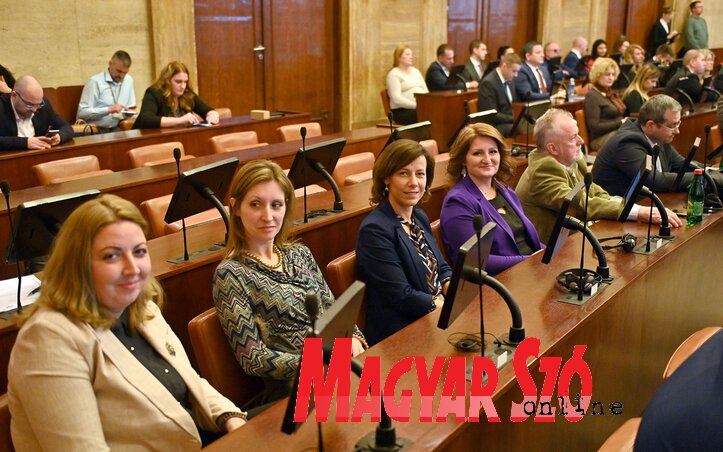 A VMSZ tartományi képviselőházi frakciójának tagjai (Ótos András felvétele)
