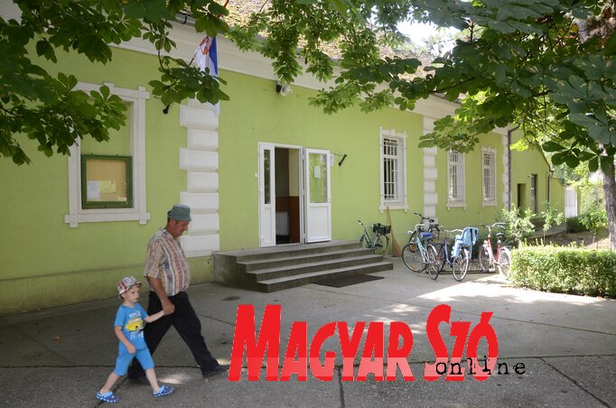 Az oktatás két iskolaépületben folyik, a diákok önálló tagozatokon tanulhatnak magyarul (Fotó: Molnár Edvárd)