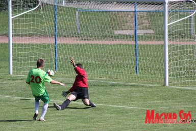 Az Óbecsén játszó Mihalecz Sándor vezető gólja a Székelyföld elleni elődöntőben (fotó: Isó Balázs)