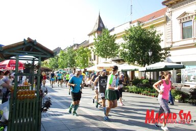 Virágok és mézek között futottak az ultramaratonosok