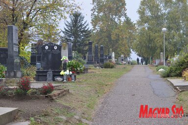 A kishegyesi és a bácsfeketehegyi temetők tisztán és rendezetten várják a halottak napját (Lakatos János felvétele)