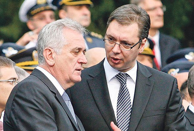 Tonislav Nikolić államfő és Aleksandar Vučić miniszterelnök (Fotó: kurir.rs)