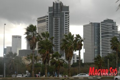 Tel-Aviv igazi modern metropolis (Fehér Rózsa felvétele)