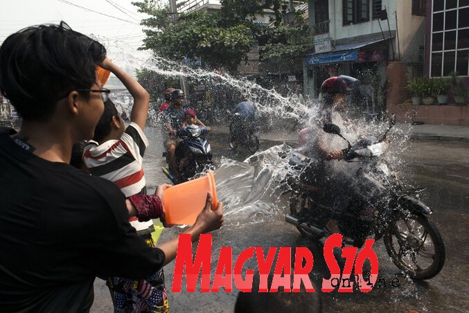 Vízi fesztivál – Mianmar