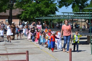 Az események sorát hagyományosan az ovisok karneváli sétája nyitotta (Fotó:Lakatos János)