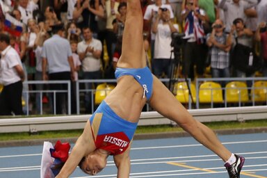 Jelena Iszinbajeva – cigánykerék és aranyérem a pályafutás végén (Fotó: Beta)