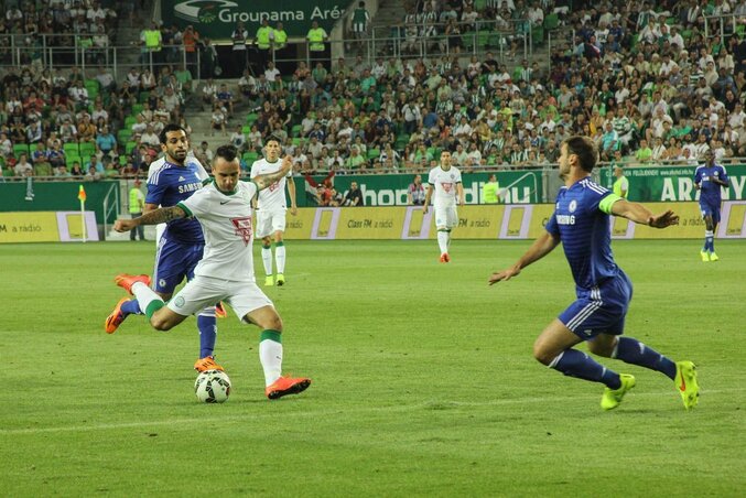 A ferencvárosi ultráknak nem tetszett, hogy a stadionavatón csapatuk a Chelsea-t fogadta (fotó: Diósi Árpád)