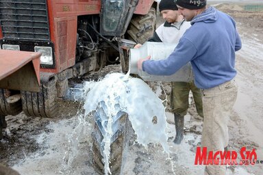 Naponta több száz liter tej megy veszendőbe a Sövényházi-farmon (fotó: Gergely Árpád)