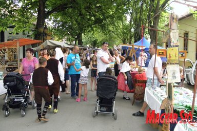 Az adai sétányon két nap tartott a kirakodóvásár (Fotó: Csincsik Zsolt)