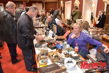 A szabadkai Gyűjtők Egyesületének őszi nemzetközi börzéjén 80 kiállító mutatta be kincseit 120 asztalon  (Fotó: Gergely József)