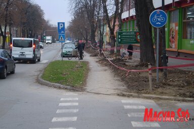 A Fő utcán folyó munkálatok a vége felé közelednek (Benedek Miklós felvétele)