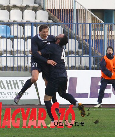 Farkas (balról) öröme a győztes gólja után (Dejan Vuković felvétele)