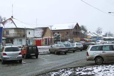 Csak nagy ritkán van szabad hely a piacközi parkolóban