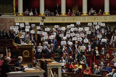 A szélsőbaloldali képviselők a párizsi nemzetgyűlésen (Beta/Ap/ Lewis Joly)