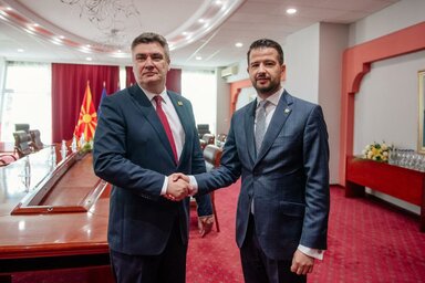 Zoran Milanović horvát és Jakov Milatović montenegrói államfő a sztrugai találkozón