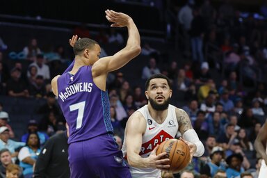 Fred VanVleet a Raptors charlotte-i győzelmén ritkaságszámba menő 20–20-as dupla duplát jegyzett pontokkal és gólpasszokkal (Fotó: Beta/AP)