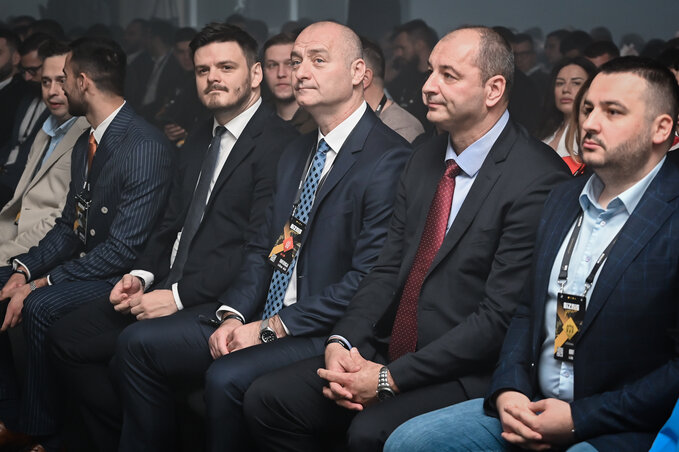 Középen Aleksandar Sofić, Nenad Ivanišević és Milorad Radojević (Fotó: Tartományi kormány)