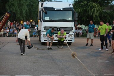 A kamionhúzás állandó versenyszám a programban (Fotó: kikinda.org.rs)