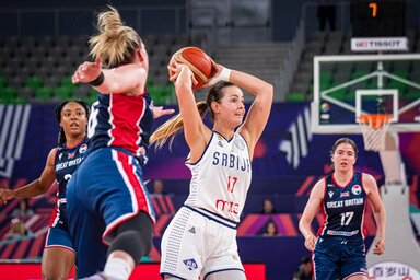 A britek ellen a csereként beszálló Nogić kapta el legjobban a fonalat (Fotó: FIBA)