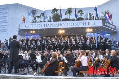 A Szerb Nemzeti Színház társulatának nem titkolt szándéka, hogy új, fiatal közönséget toborozzon (Fotó: Ótos András felvétele)