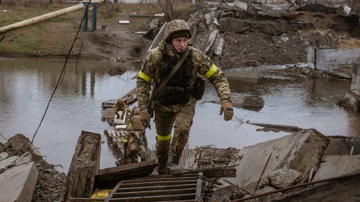 Ukrán katonák Bahmut környékén 2022. december 18-án. Fotó: Andre Luis Alves/Anadolu Agency via Getty Images